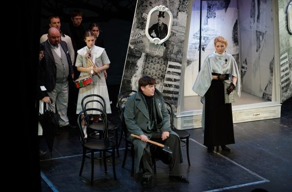 Обновили Чехова: театр «Вера» представил зрителям премьеру «Вишнёвого сада»  📷
