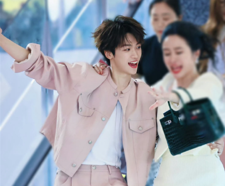 Китайский артист Цзы Юй.