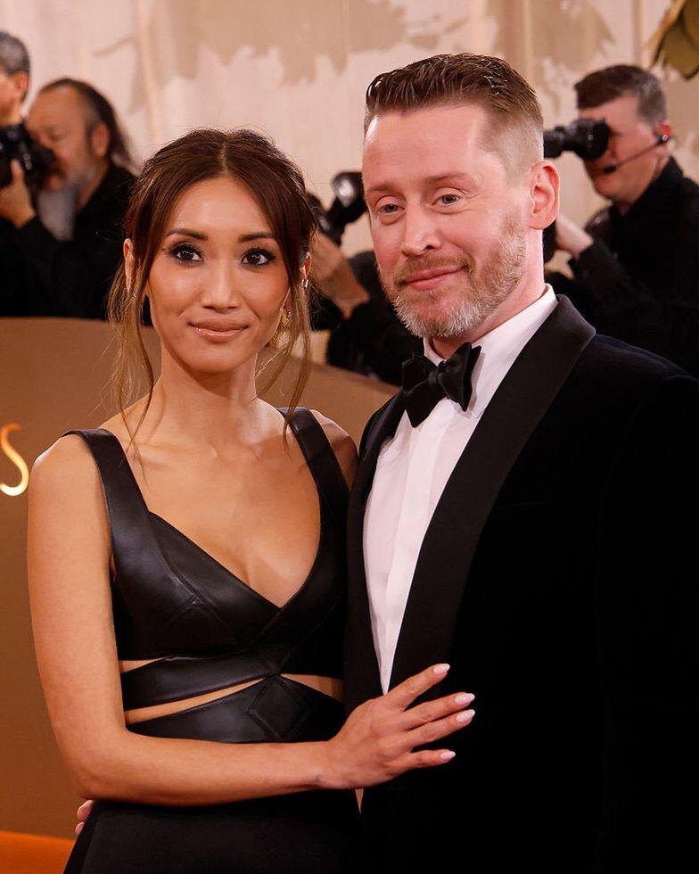    Источник: Getty Images, 2026 Taylor Hill | Маколей Калкин и Бренда Сонг на церемонии вручения премии «Золотой глобус».