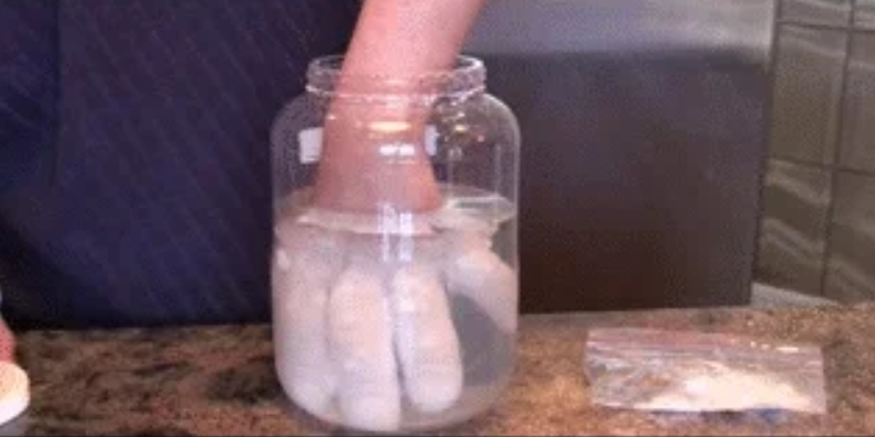 Вот что будет в банке с такой жижей