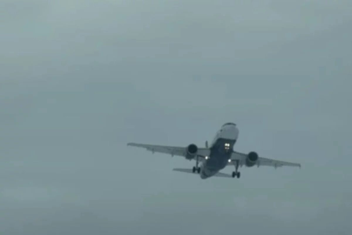    Авиарейсы на Камчатку переносят из-за циклона