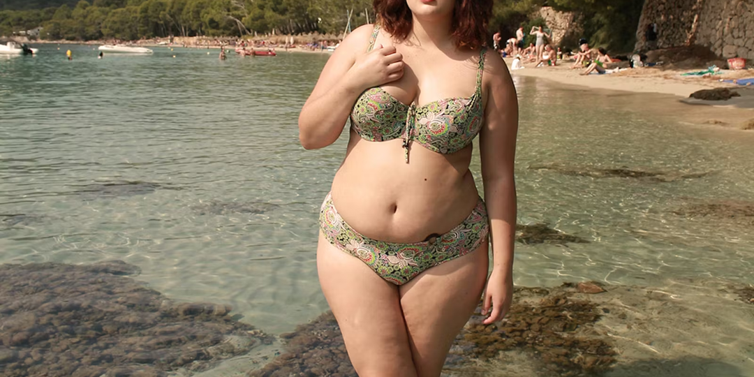 12 фото, которые доказывают, что женщины в теле тоже любят отдыхать на пляже у моря.