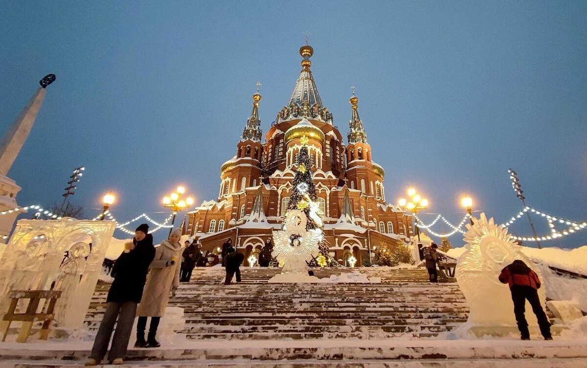    Фотофакт: ледовый фестиваль Ангелов и Архангелов стартовал в Ижевске