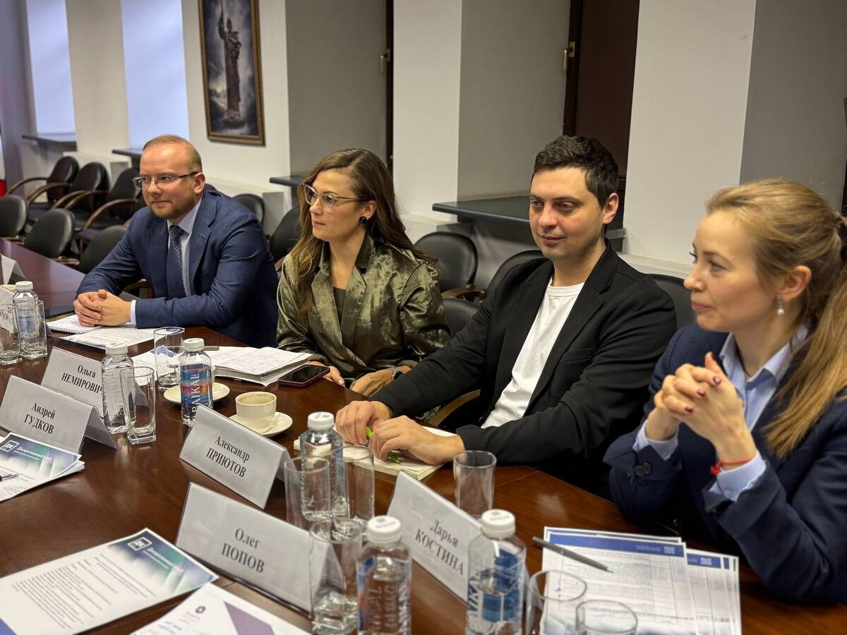 В обсуждении приняли участие представители Управления Президента РФ по научно‑образовательной политике, компании QRate, Центра трансформации образования Московской школы управления «СКОЛКОВО», Лицея «Вторая школа», Совета молодых ученых и специалистов РАО,  Росатома «Квантовые технологии».