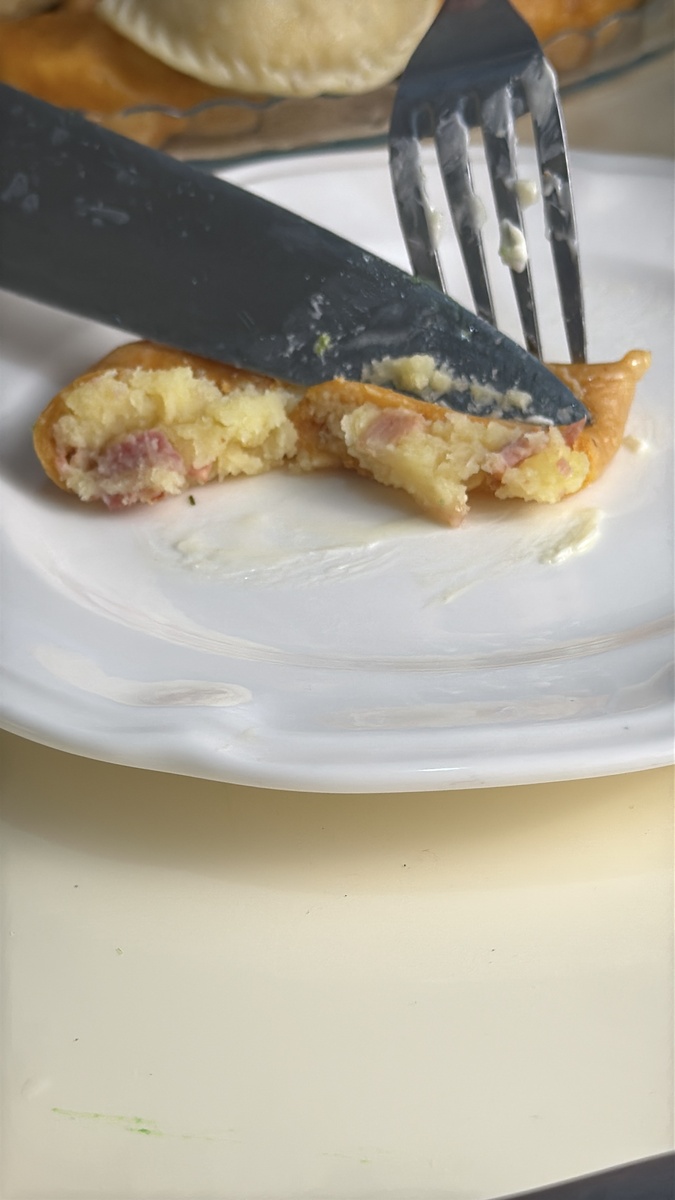 🥟 Вареники с сюрпризами — ручная лепка, начинки «огонь».
Традиция Старого Нового года без суеты и кухни.