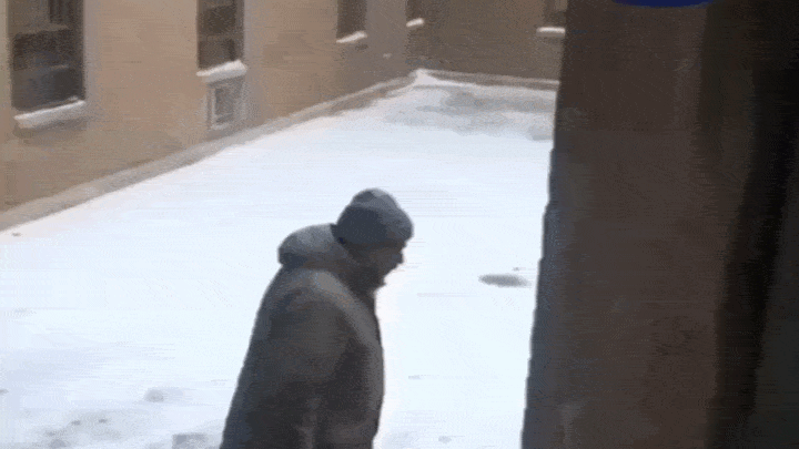    Ежедневная получасовая прогулка Николаса Мадуро в бруклинской тюрьме в Нью-Йорке. Видео: @usaperiodical