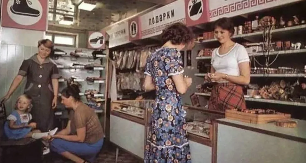 Какими были зарплаты в СССР в пересчете на современные деньги?