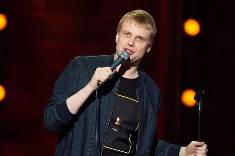    Слава Комиссаренко сообщил, что США и Британия могли аннулировать его визы Кадр видео