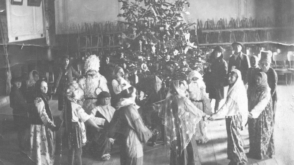 Действительно СТАРЫЙ новый год. 13 старинных фотографий на которых запечатлено празднование Нового года.