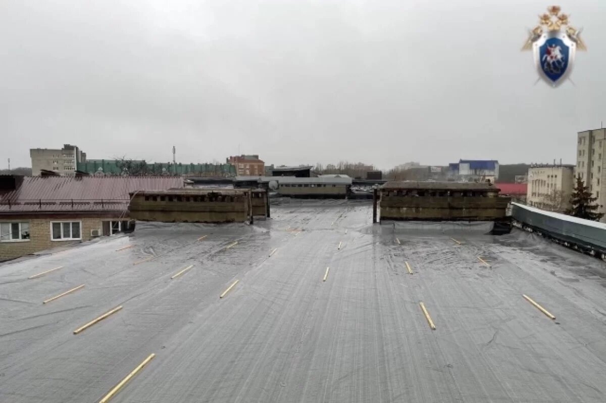    Крыша дома на улице Доваторцев с временным покрытием.