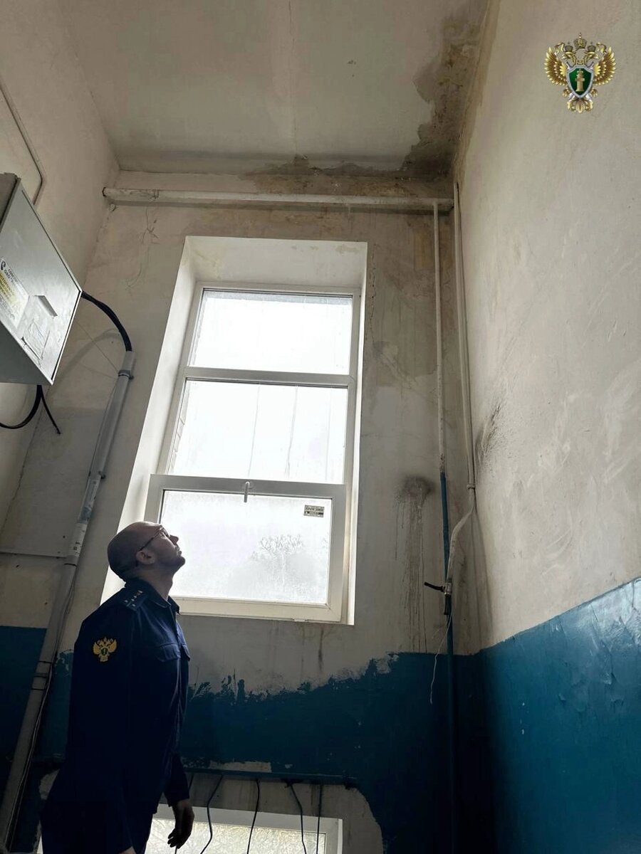    Так выглядит подъезд дома на улице Доваторцев, 4 в Ставрополе. Фото: Прокуратура Ставропольского края