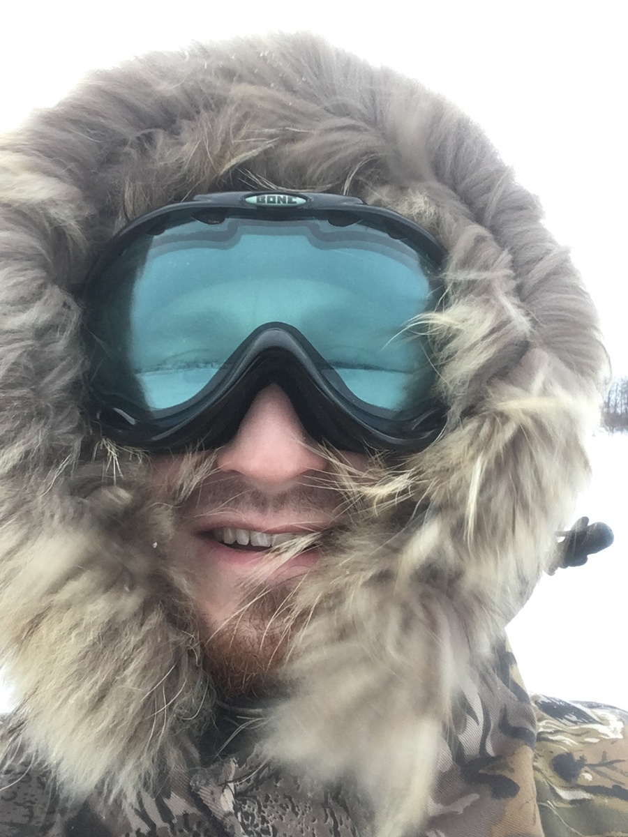 Слез со снегохода, а в ушах еще ветер дует