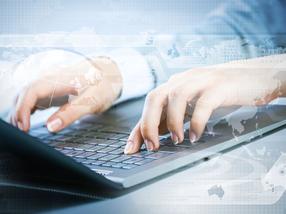    Работа за компьютером | © Fotolia / Sergey Nivens