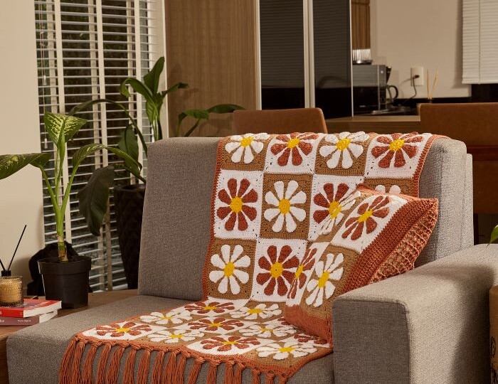 Украшаем интерьер вязаными вещами! Вяжем подушки и пледы крючком