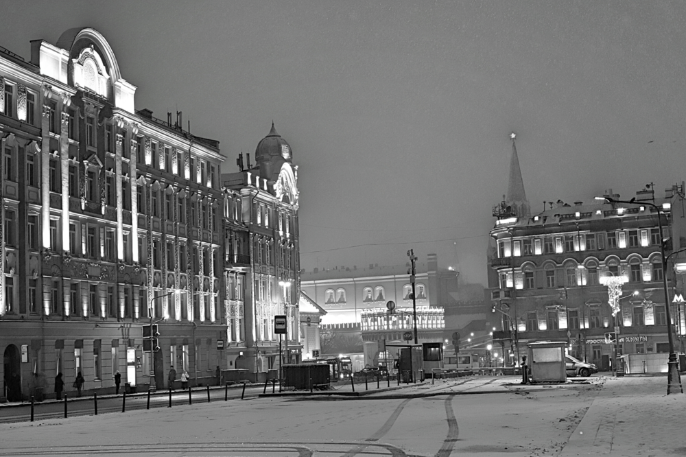 Из-за малоинформированности цвета, решил фото сделать монохромным.