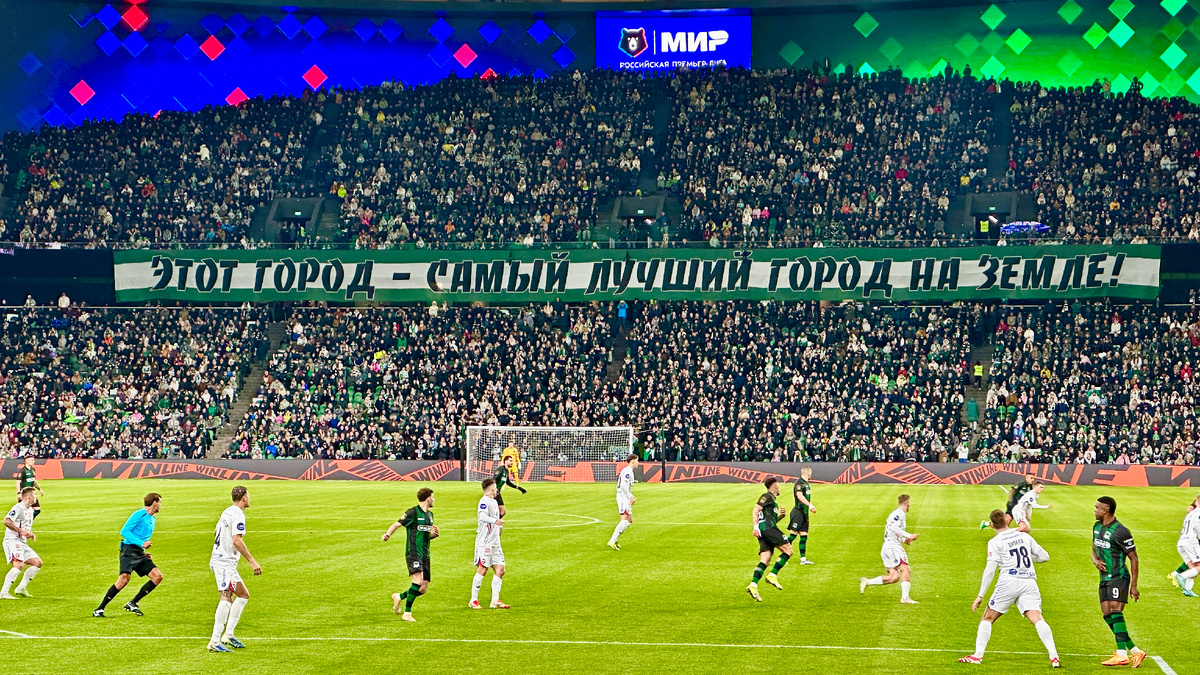 Наш лучший футбольны стадион в стране) 