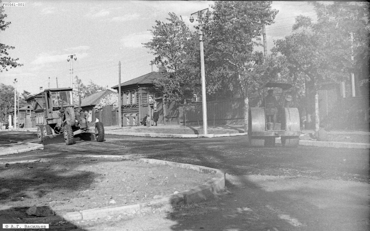 фото А.Г. Васильева - тут вовсю кладут асфальт!.. 