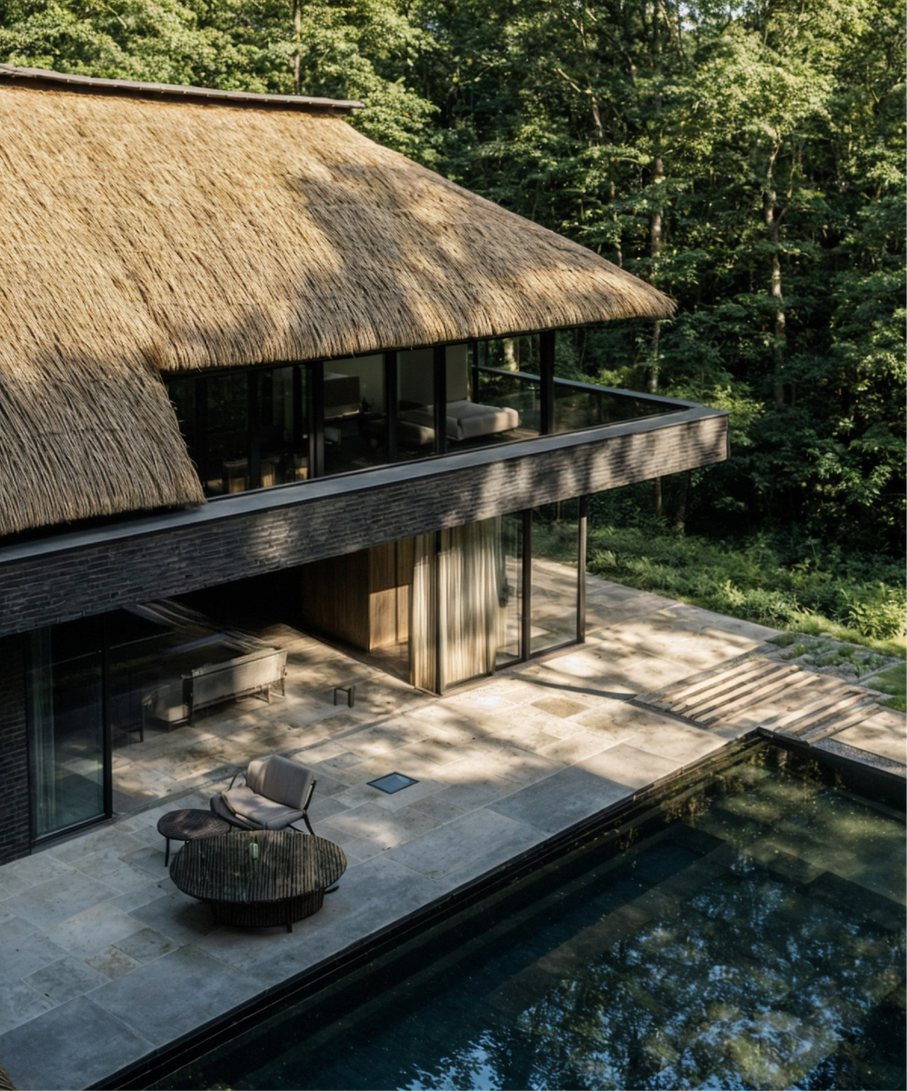 Лесная вилла с соломенной кровлей. KNKO architectural bureau.