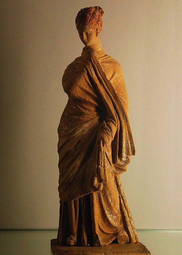 Античная терракотовая статуэтка (IV-II вв. до н.э.)