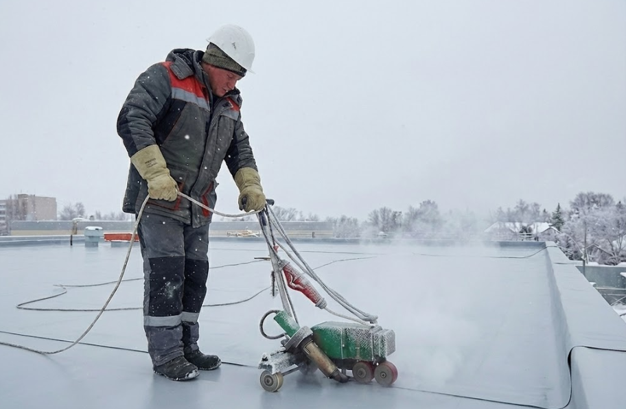 Монтаж ПВХ мембраны зимой