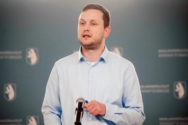    Премьер-министр Гренландии Йенс-Фредерик Нильсен. Досье