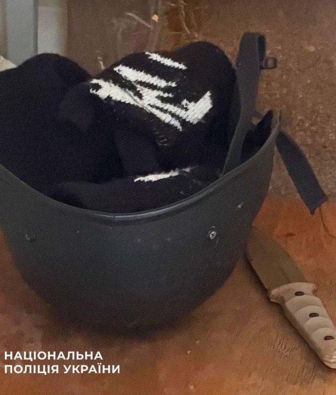    В Киеве школьник ранил ножом учительницу, одноклассника и себя