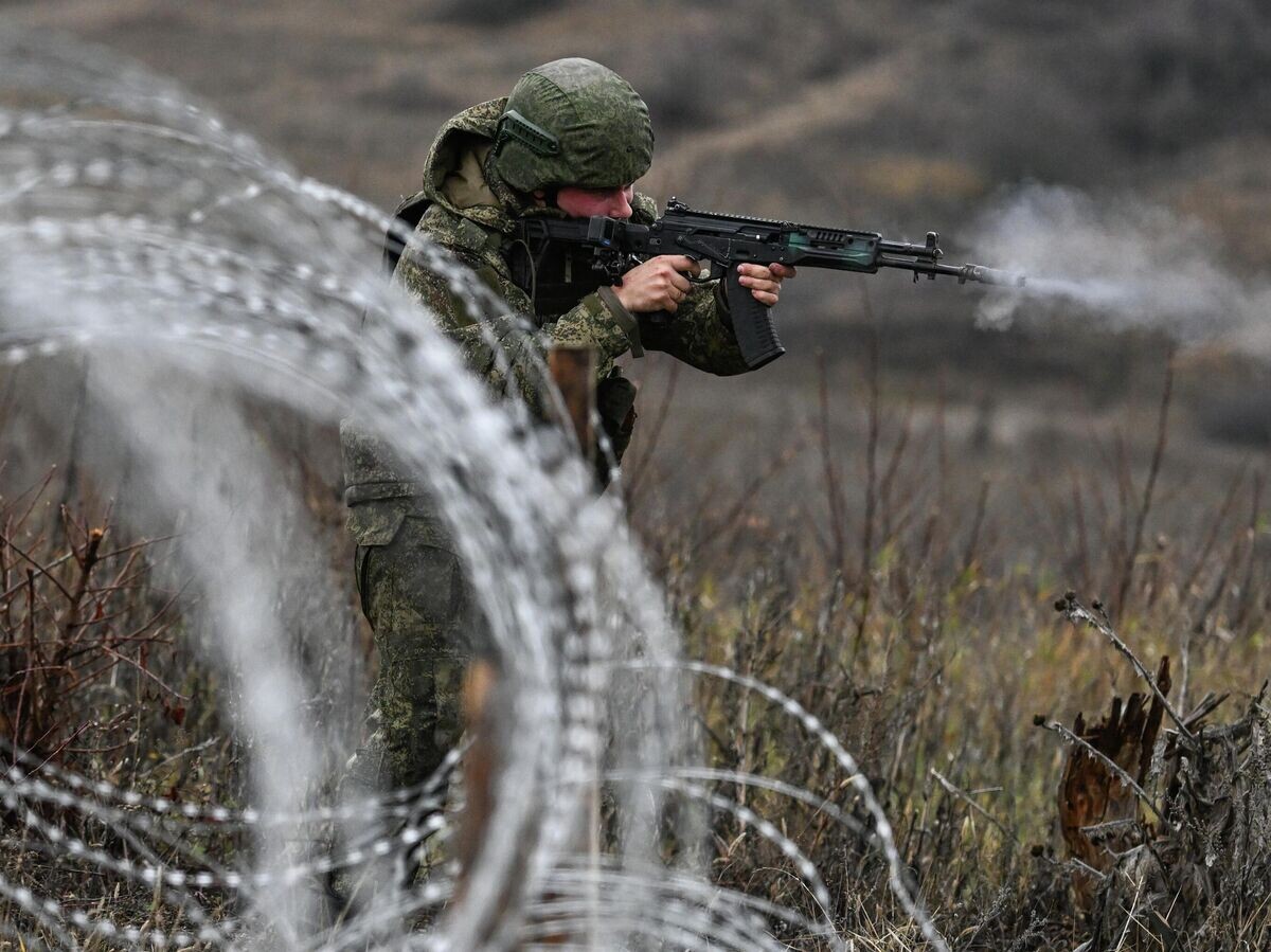    Российский военнослужащий в зоне СВО | © РИА Новости / Станислав Красильников