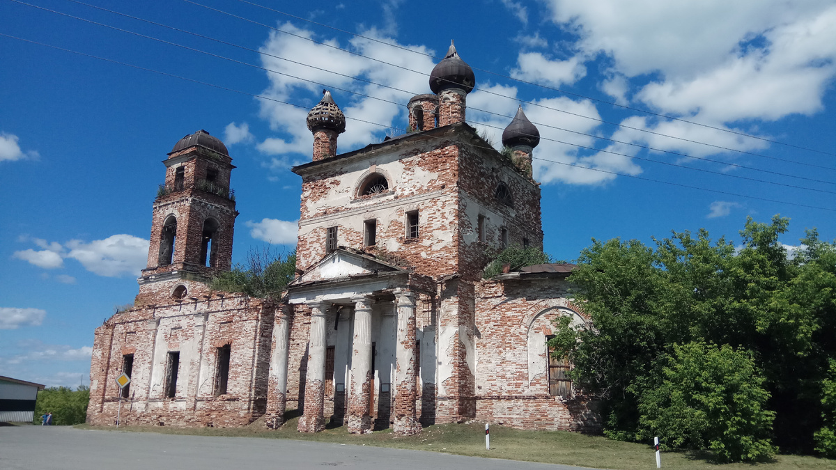 Церковь Боголюбской иконы Божией Матери — недействующий православный храм в селе Галкинское Свердловской области 