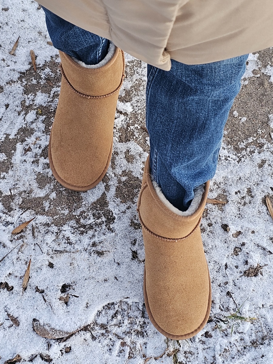 В этом году, правда, с зимними дорогами не все так плохо, даже в уггах моих любимых можно ходить