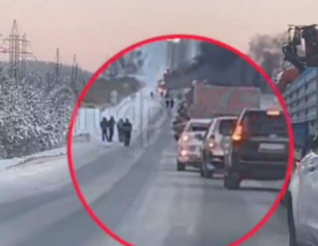    На федеральной автодороге в Югре из-за серьезной аварии полностью перекрыли движение
