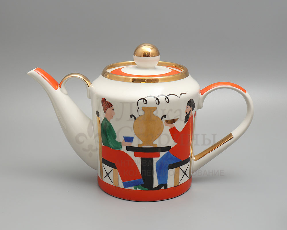 Большой фарфоровый доливной чайник «Чаепитие», автор формы Ганрио Ю. Б., автор росписи Уваров С. Г., Вербилки, 1960-е. Фото с ашего сайта dvaveka.ru