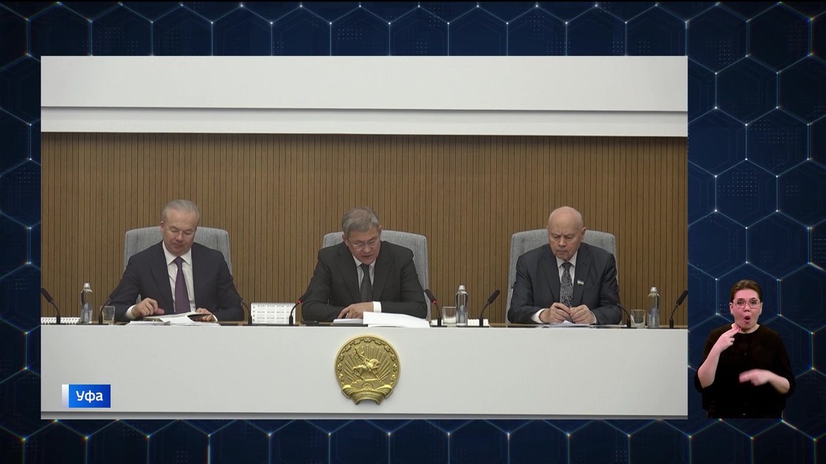    Глава Башкортостана поручил устранить проблемы с уборкой снега во дворах