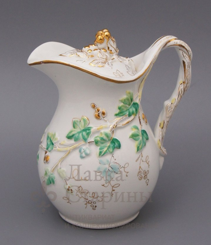 Старинный кувшин «Виноград», завод Гарднера, Россия, 19 в. Фото с нашего сайта dvaveka.ru