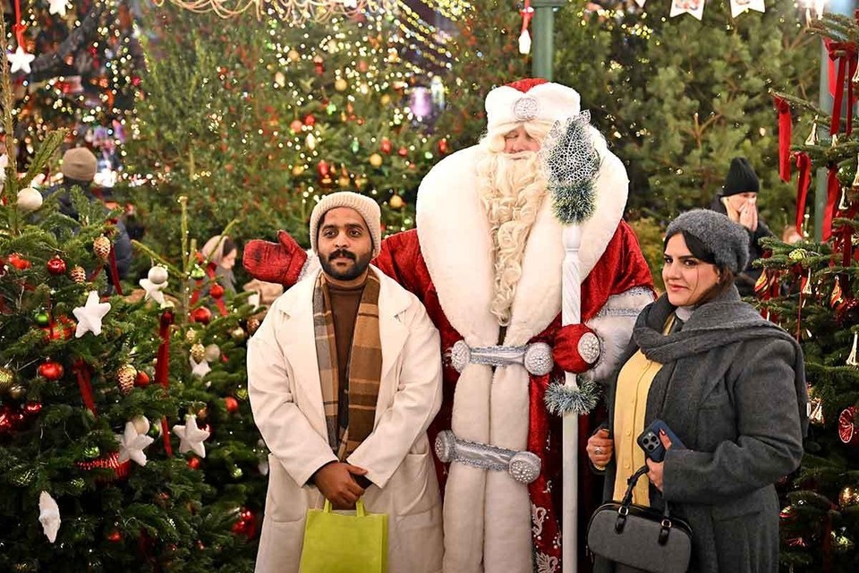    Праздновать Новый год можно с другими народами и странами Михаил ФРОЛОВ