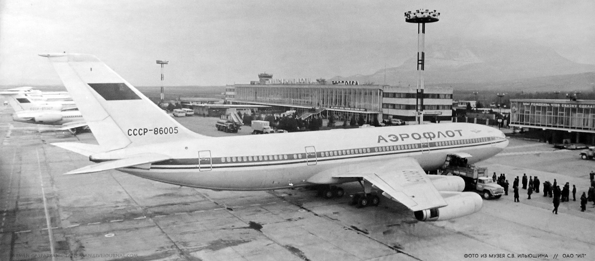 Ил-86 СССР-86005 в аэропорту Минеральные Воды, 16 марта 1981 года. Источник указан на фото