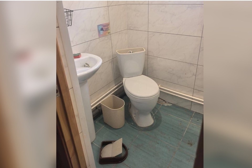    Постояльцы жаловались на грязь в домиках фото: передано "Комсомолке"
