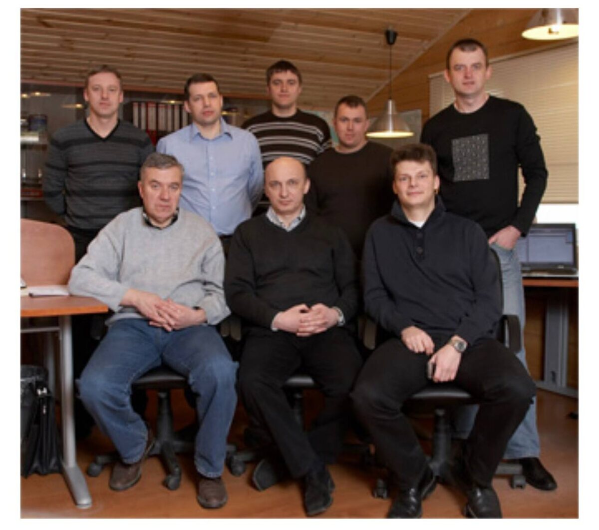 На фотографии — первые сотрудники.