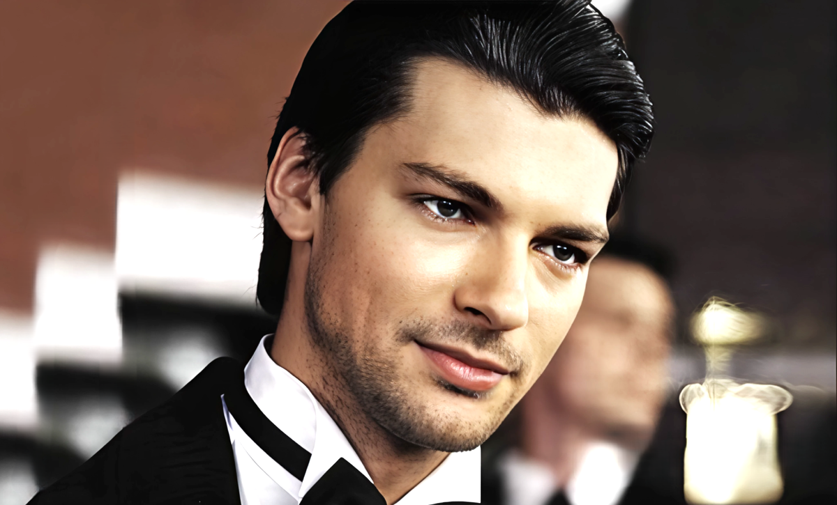 на фото Даниил Страхов