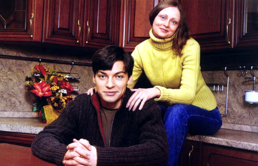 на фото Даниил Страхов и Мария Леонова в молодости