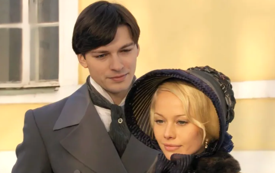 на фото Даниил Страхов и Елена Корикова (кадр из сериала "Бедная Настя")