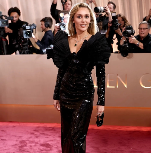    Майли Сайрус на премии "Золотой глобус" / billboard.com