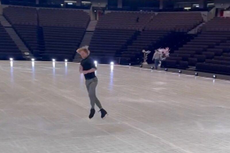    Скриншот с видео. Ист. - соцсети Е. Плющенко