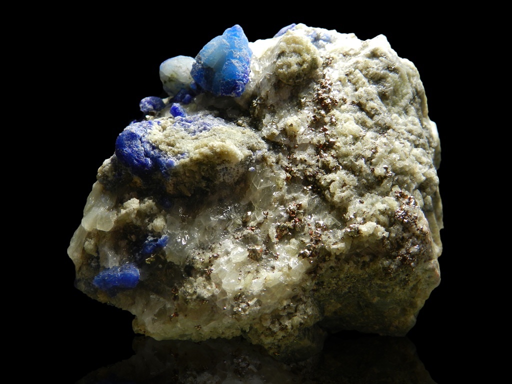 (Фото из открытых источников.) Афганит.