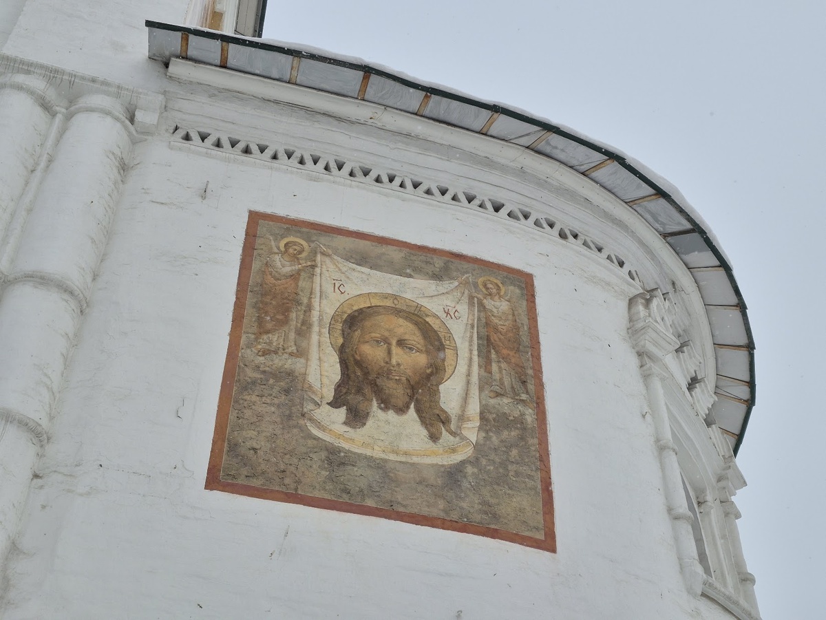 Образ на стене храма