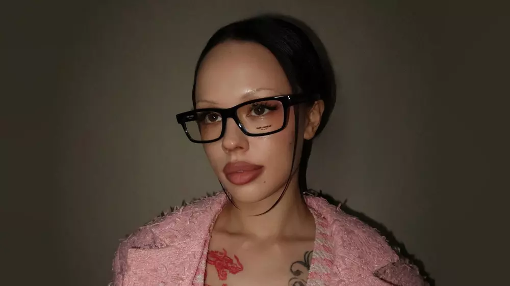 «За деньги — да» из соседнего Тобольска. Почему феномен Инстасамки — это тревожный сигнал для всех омских родителей?