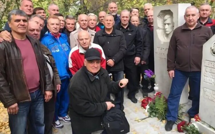    Памятник Сергею Лебедеву / Источник фото: Федерация дзюдо Челябинской области