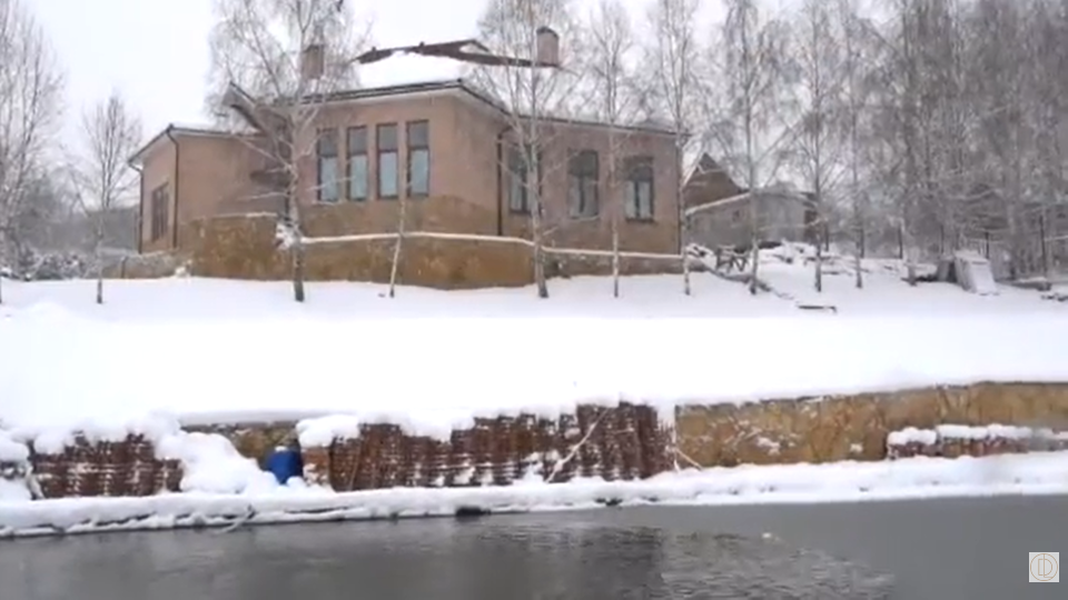    Загородный дом Ларисы Долиной. Источник: Кадры из телепрограммы "Идеальный ремонт"