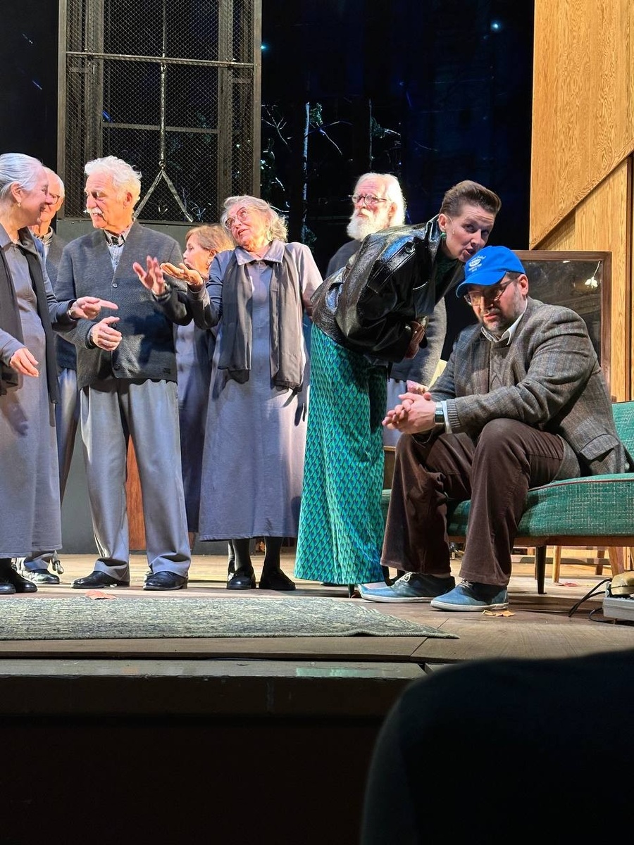 Сцена из спектакля «Утиная охота». БДТ. Фото автора.