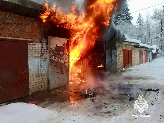 В Тверской области сгорел гараж с машиной и мотоциклом