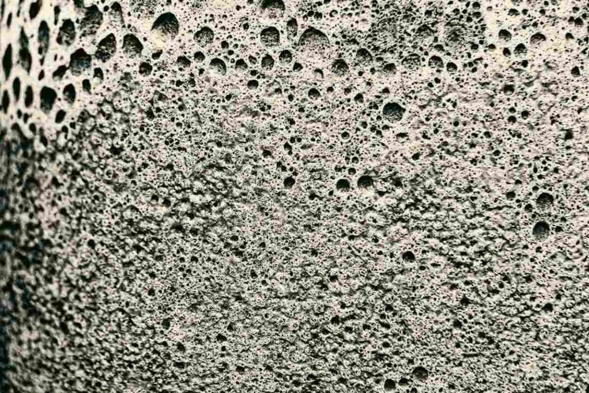    Структура пористого материала в разрезе / © Mateus Andre, Freepick